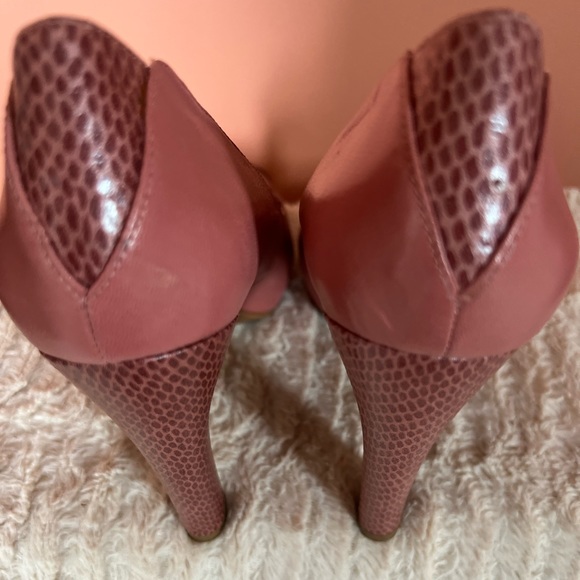 Nine West Textured Peep Toe Heels - Picture 5 of 7